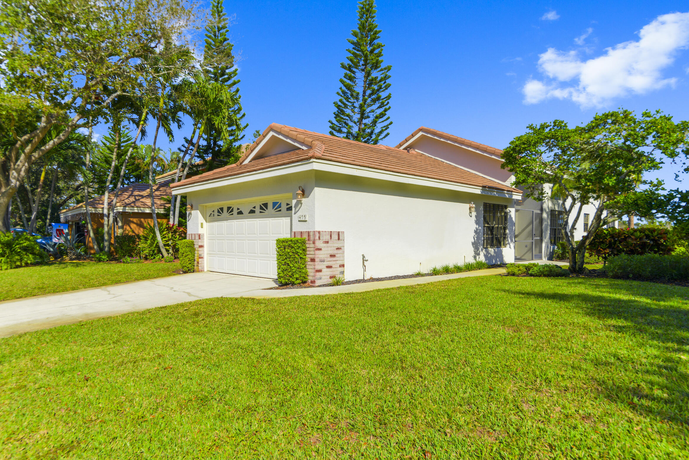 475 Sherwood Forest Drive