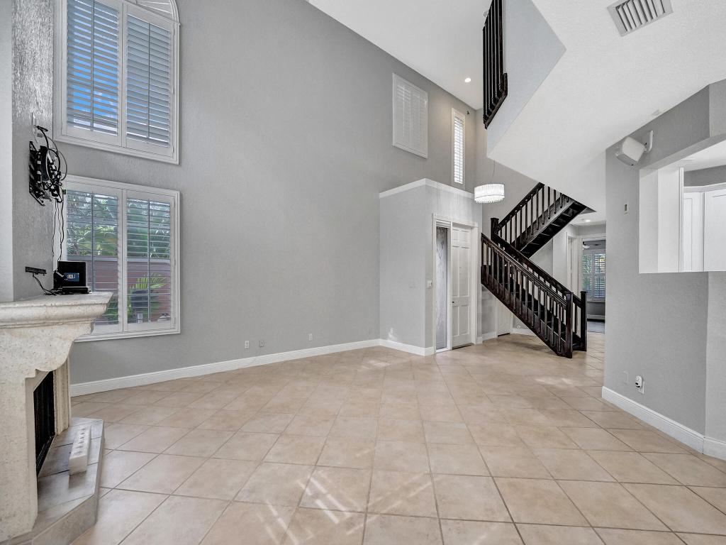 200 NE 14th Avenue Unit: 8