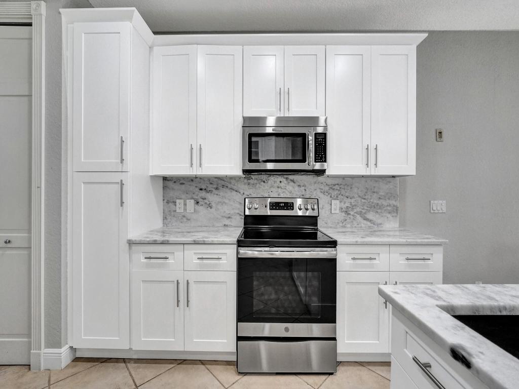 200 NE 14th Avenue Unit: 8