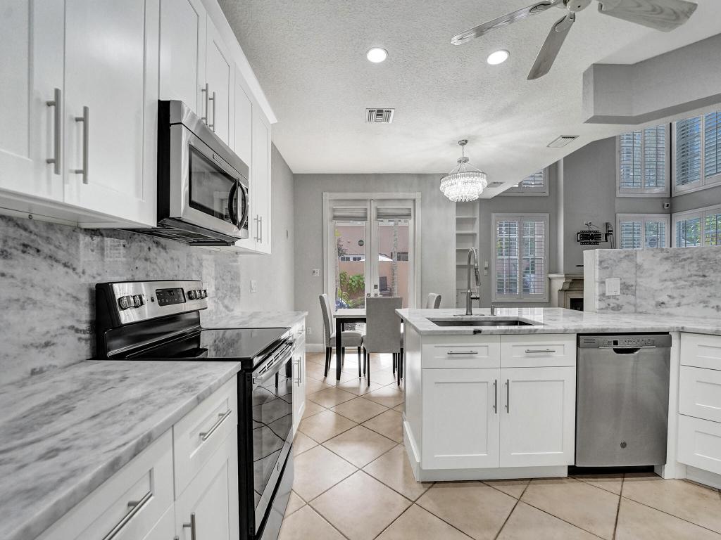 200 NE 14th Avenue Unit: 8