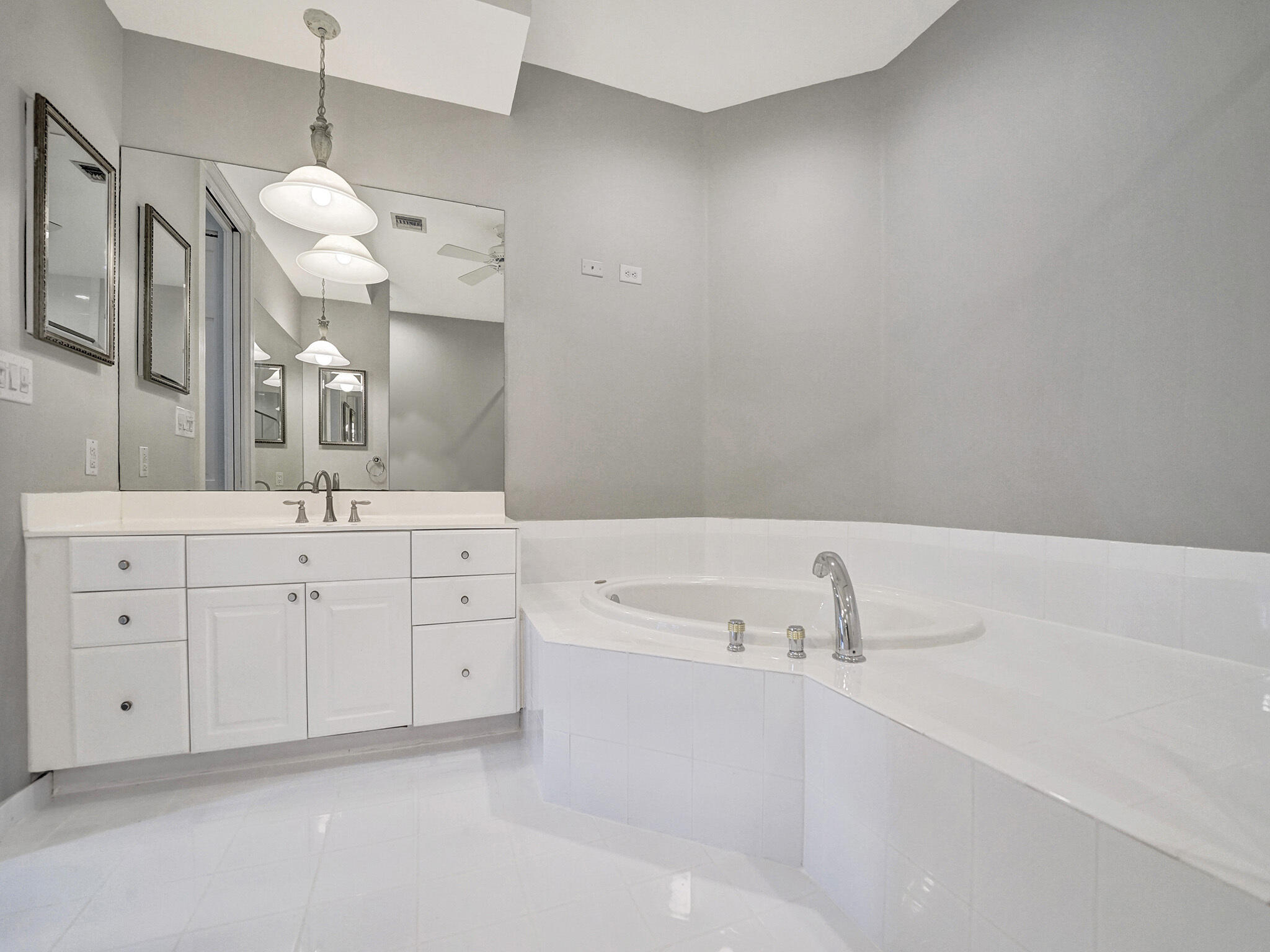 200 NE 14th Avenue Unit: 8