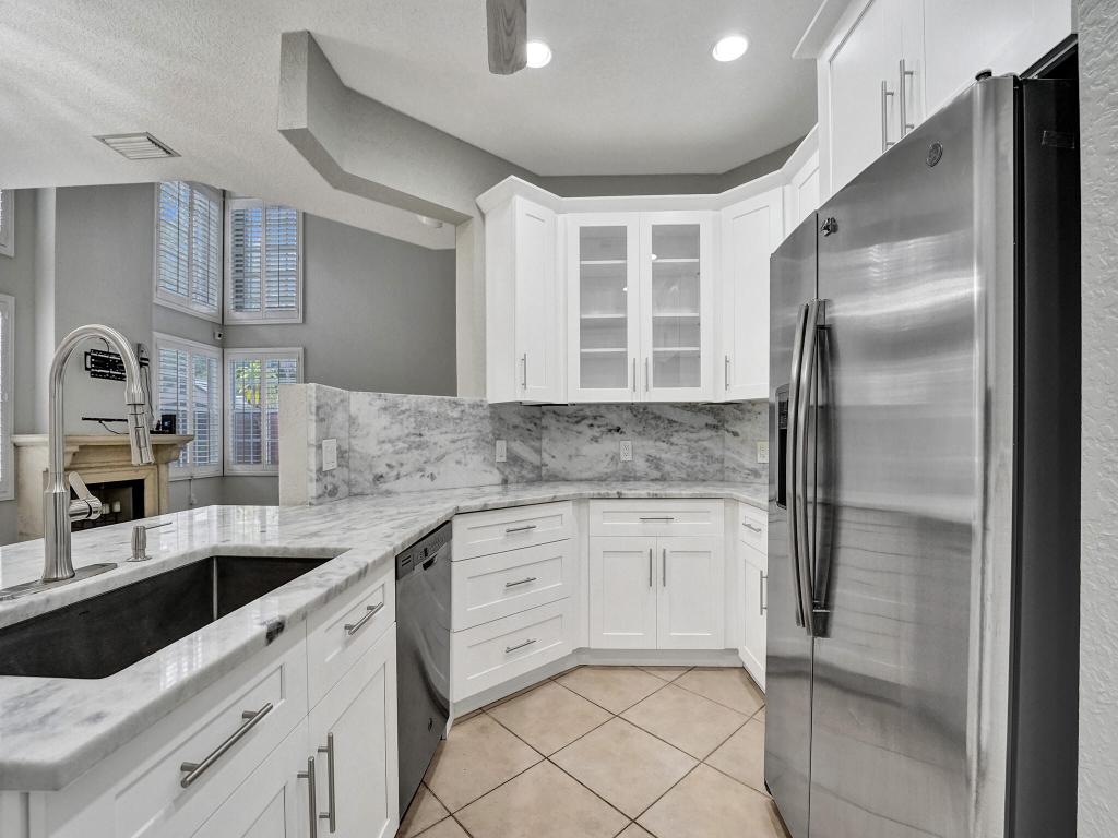 200 NE 14th Avenue Unit: 8