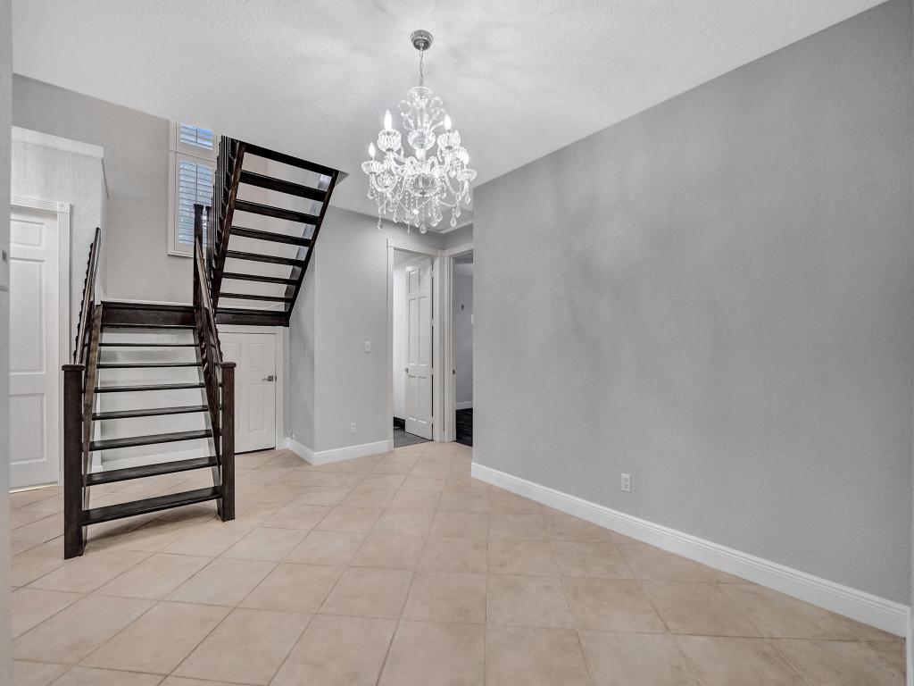 200 NE 14th Avenue Unit: 8