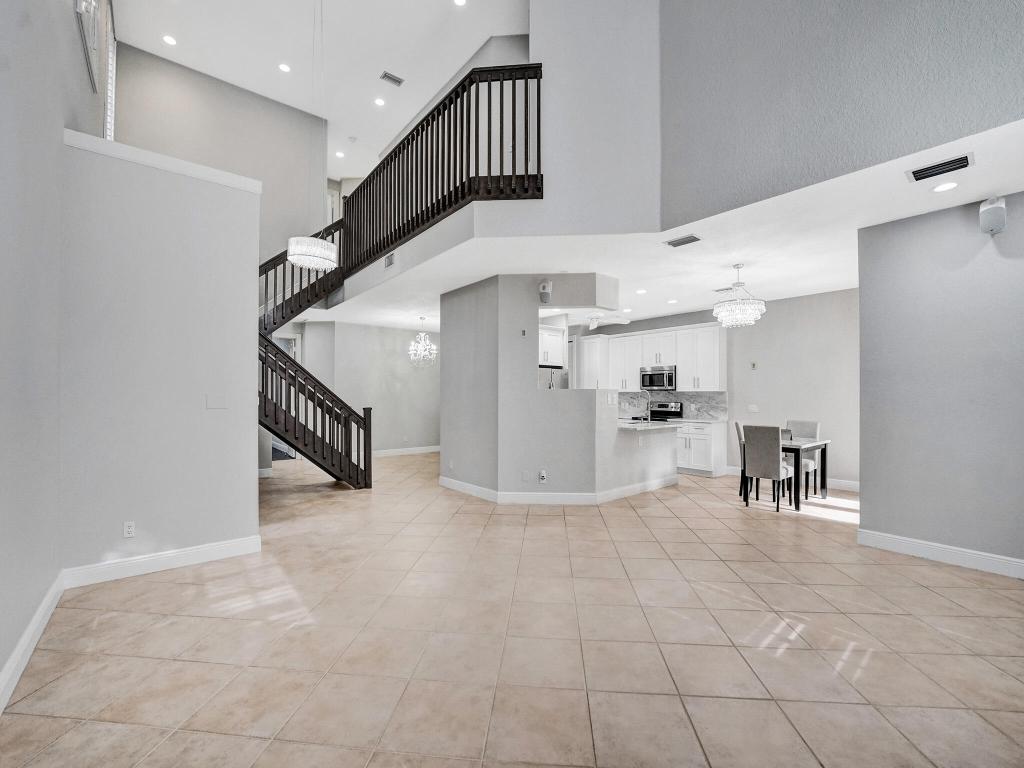 200 NE 14th Avenue Unit: 8