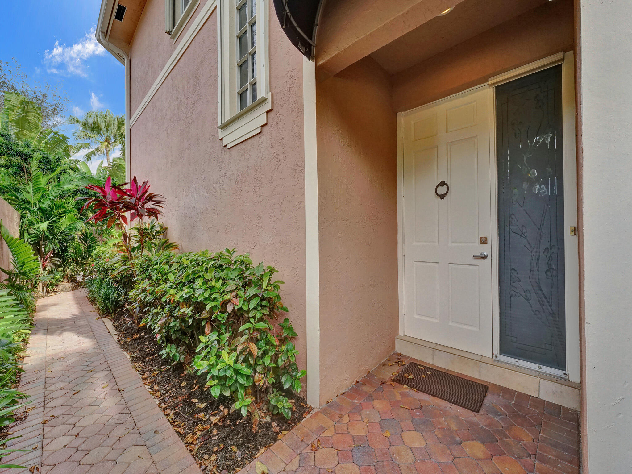 200 NE 14th Avenue Unit: 8