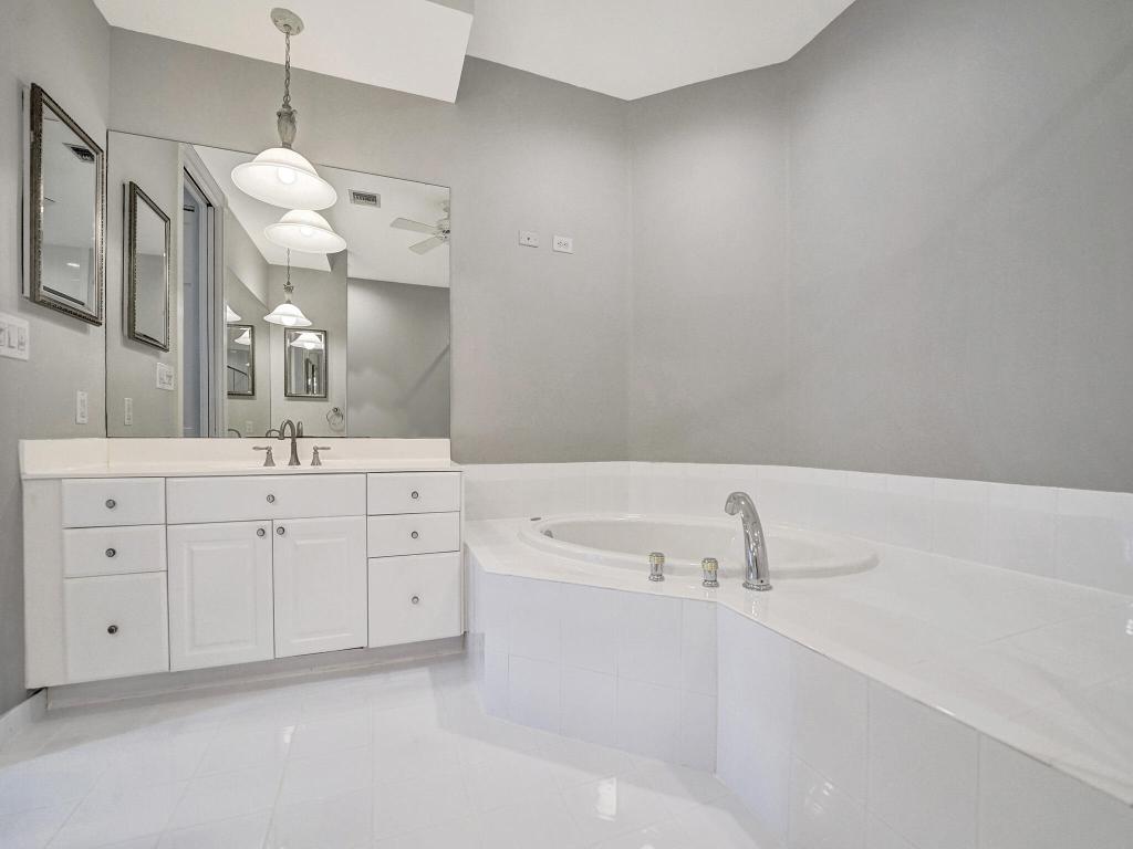 200 NE 14th Avenue Unit: 8