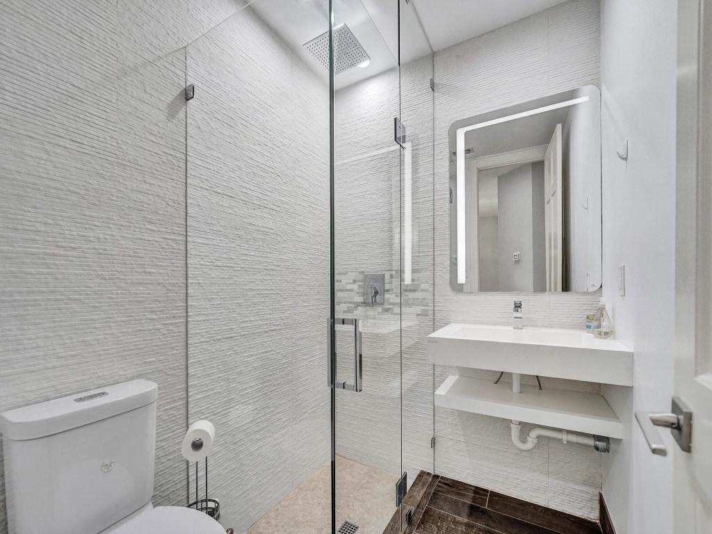 200 NE 14th Avenue Unit: 8