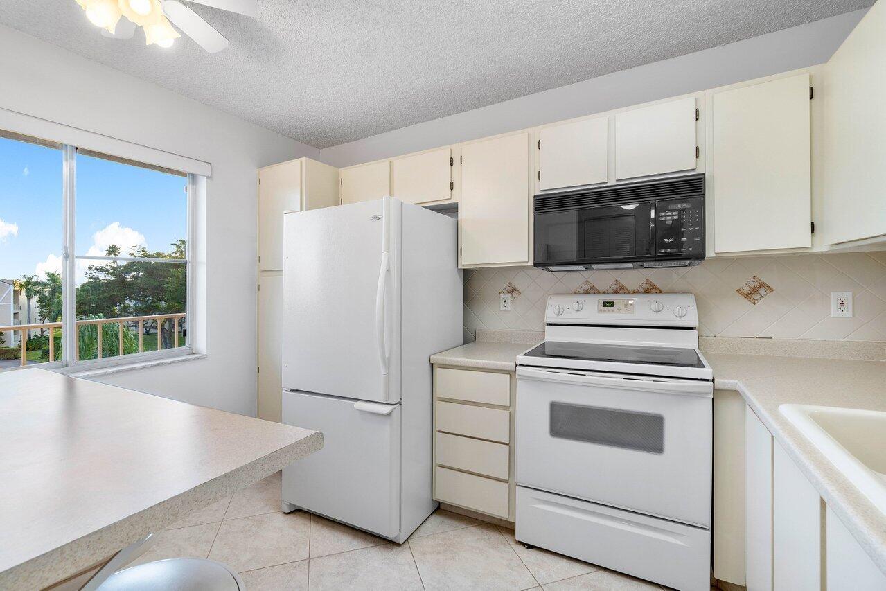 7145 Huntington Lane Unit: 402