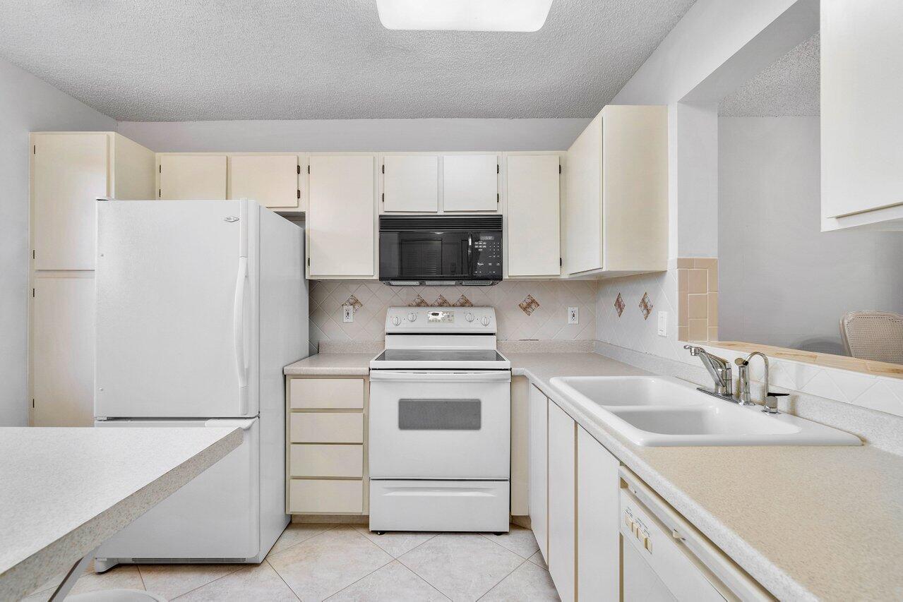 7145 Huntington Lane Unit: 402