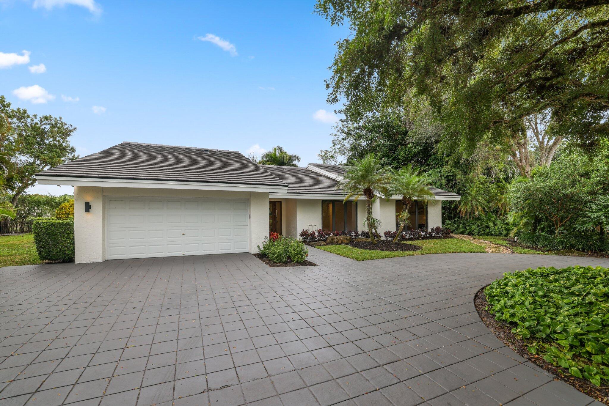 4315 Lakewood Drive