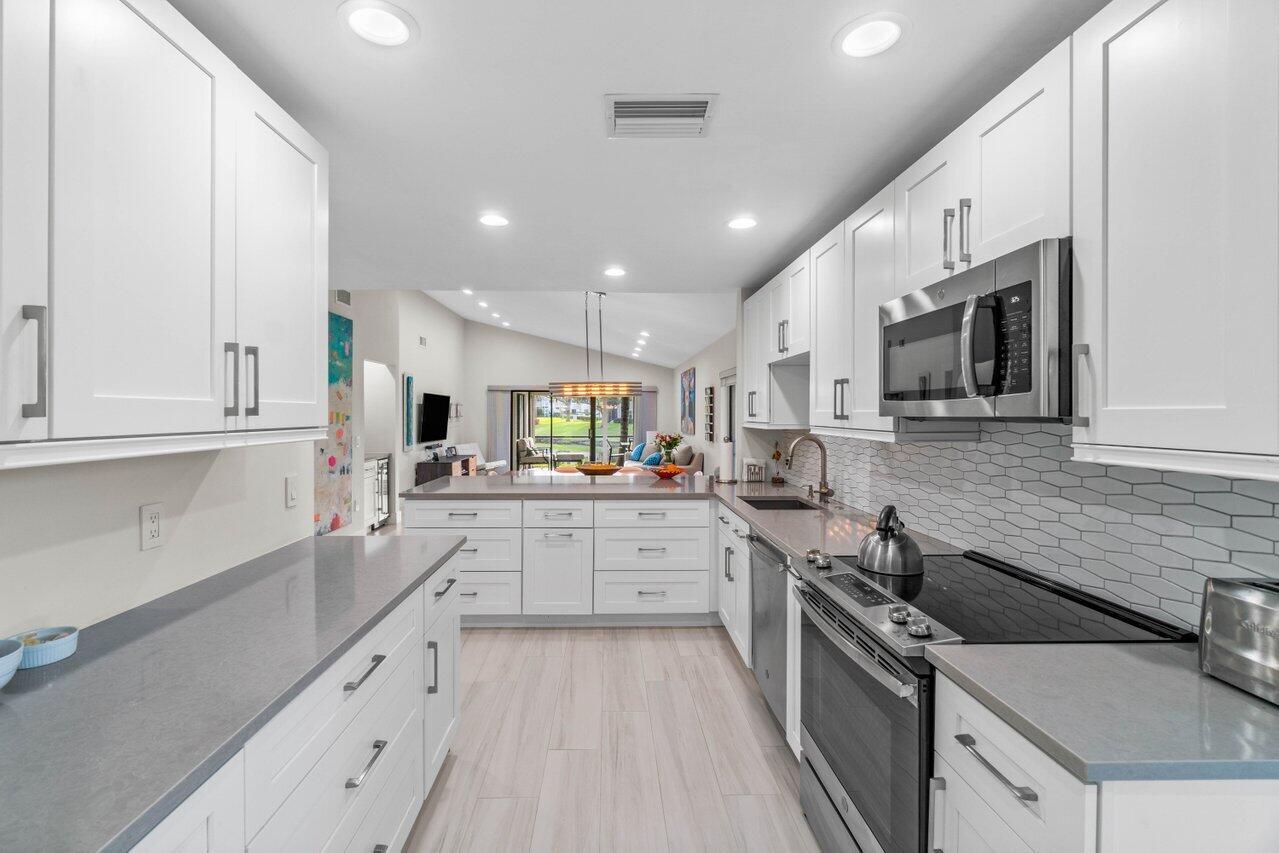 22 Stratford Drive Unit: D