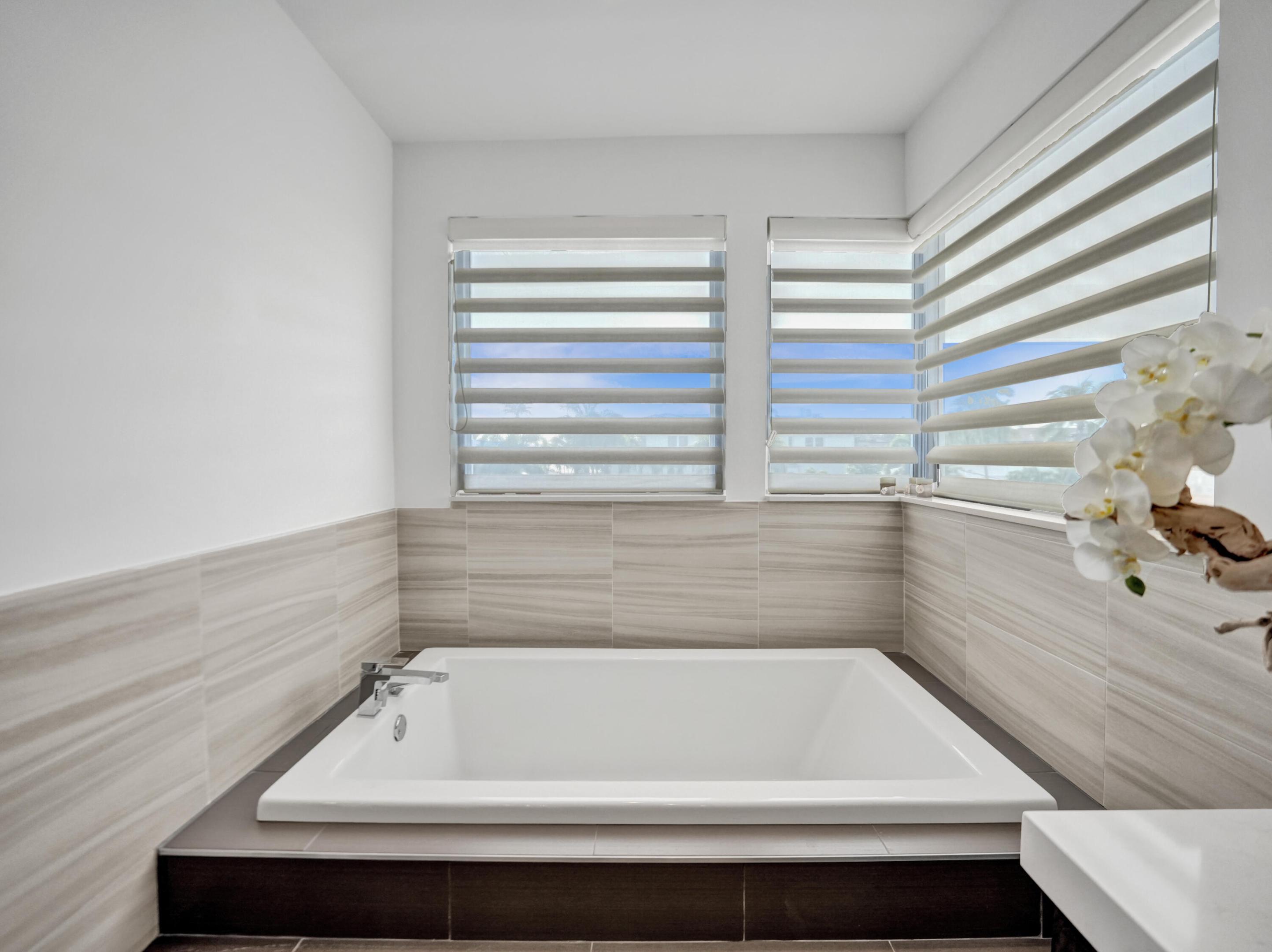 3730 NE 27th Terrace, Lighthouse Point