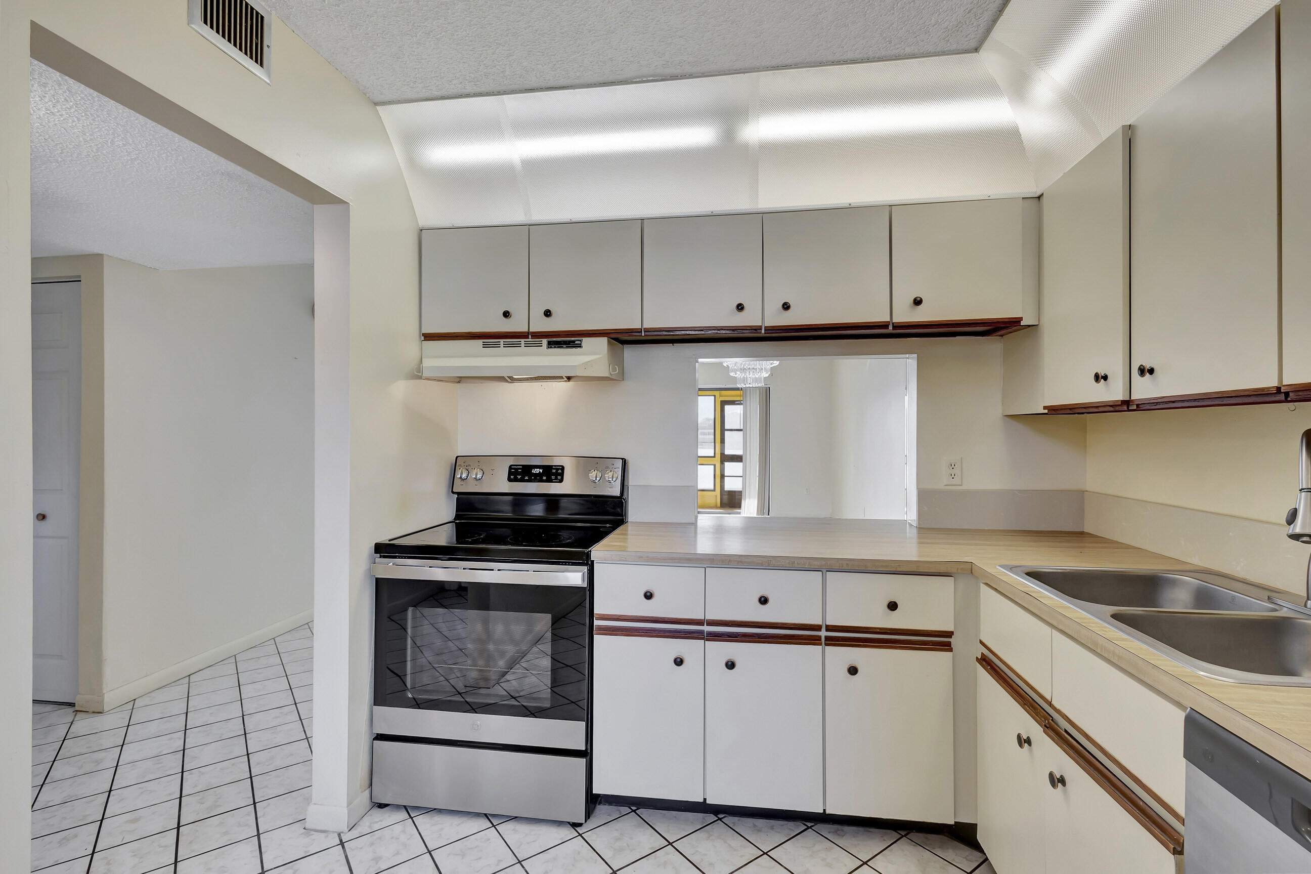 130 Lake Nancy Drive Unit: 106