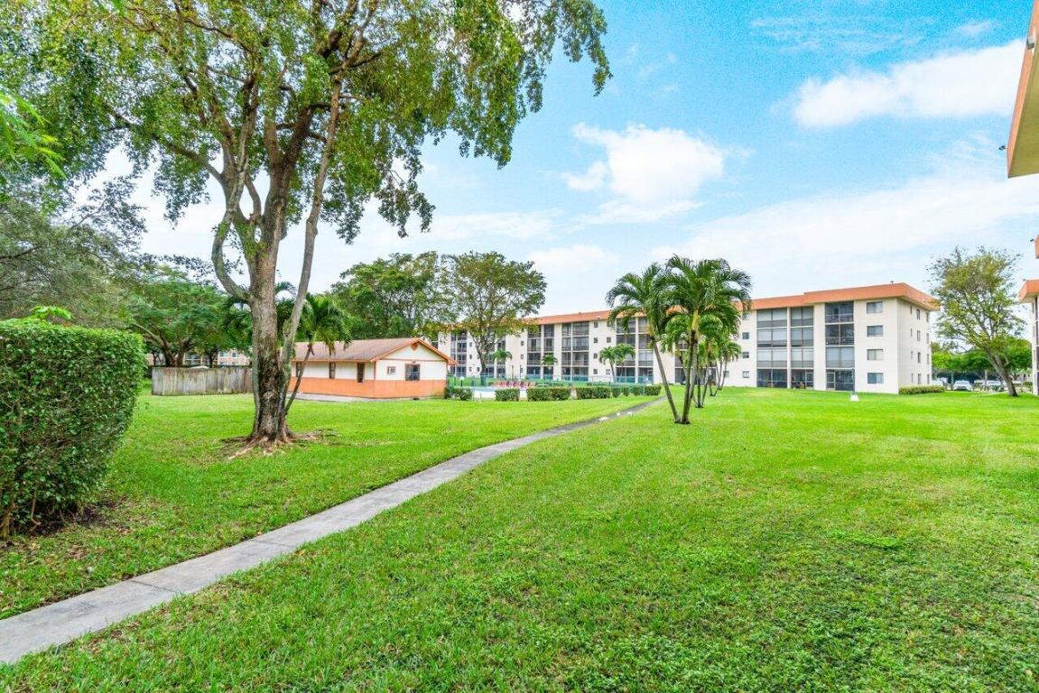 5981 Via Vermilya 201, Lake Worth Unit: 201