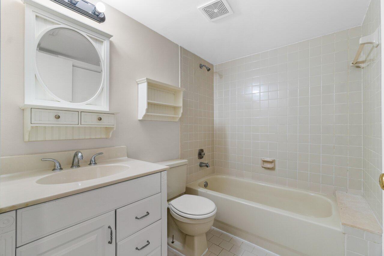 5981 Via Vermilya 201, Lake Worth Unit: 201