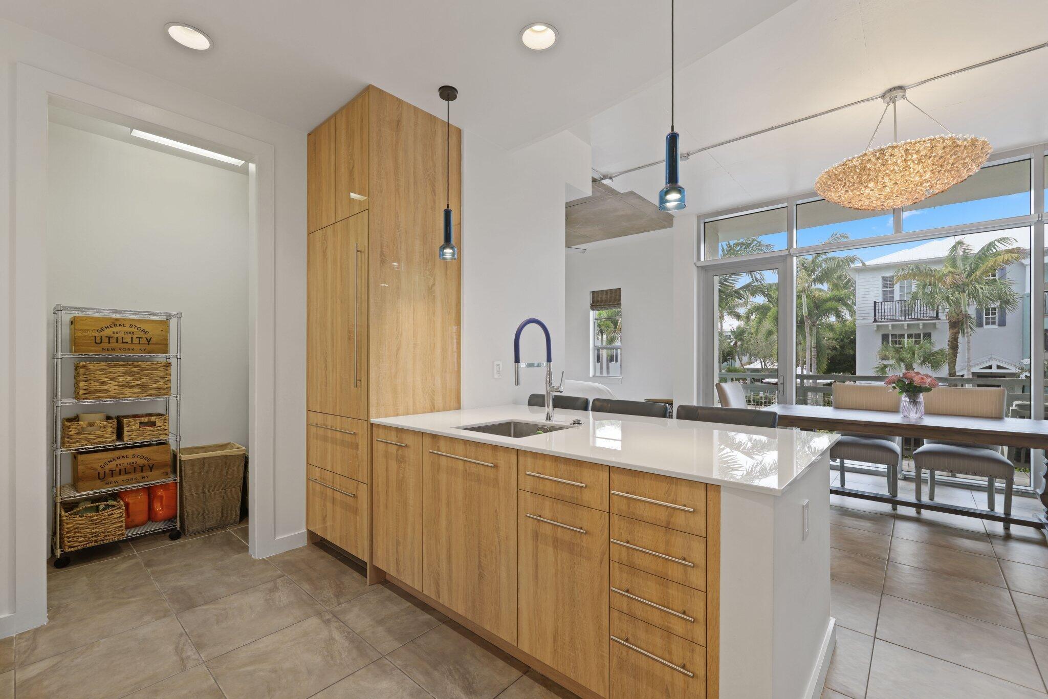 335 SE 6th Avenue Unit: 212