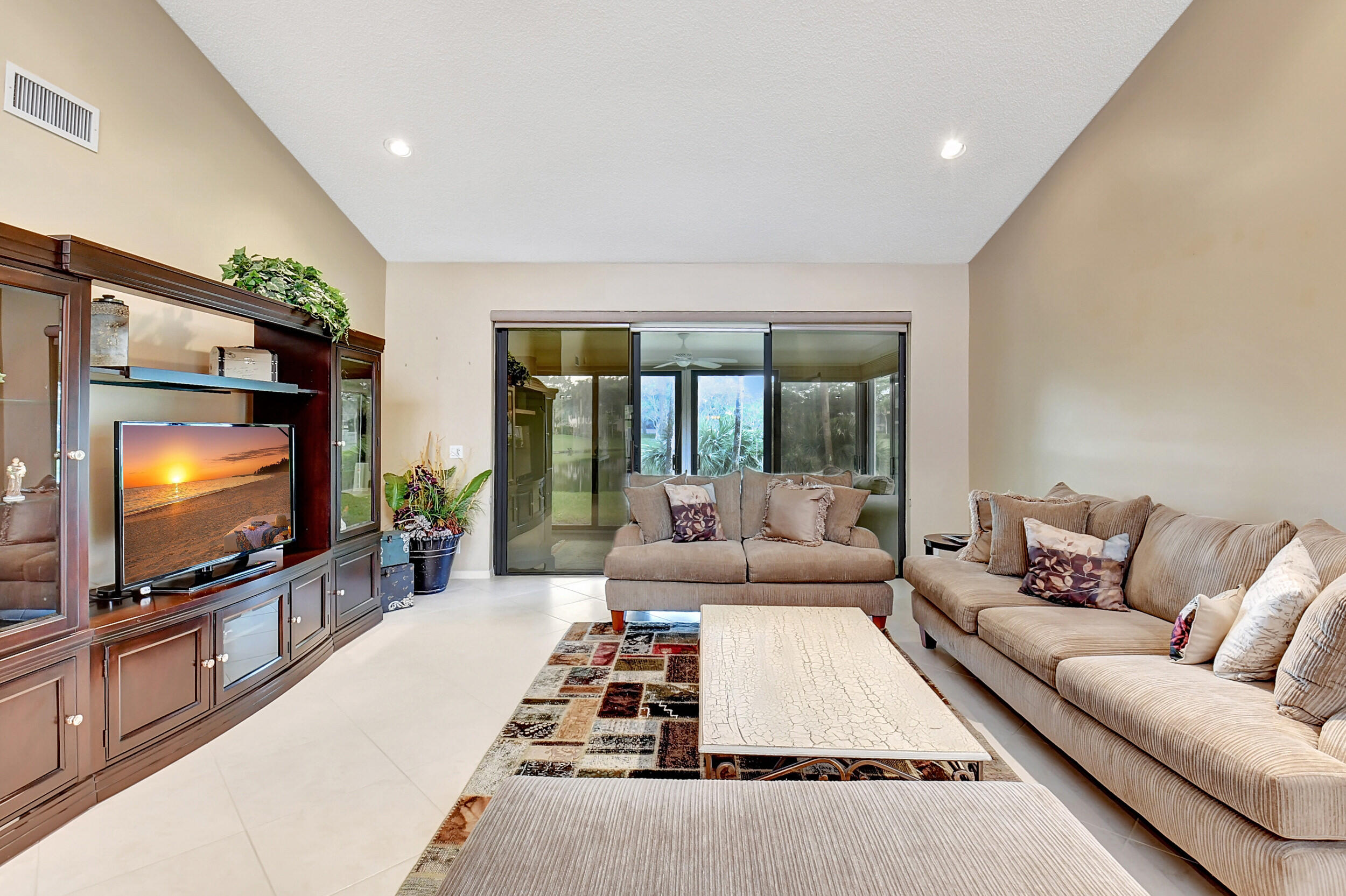 28 Eastgate Drive B