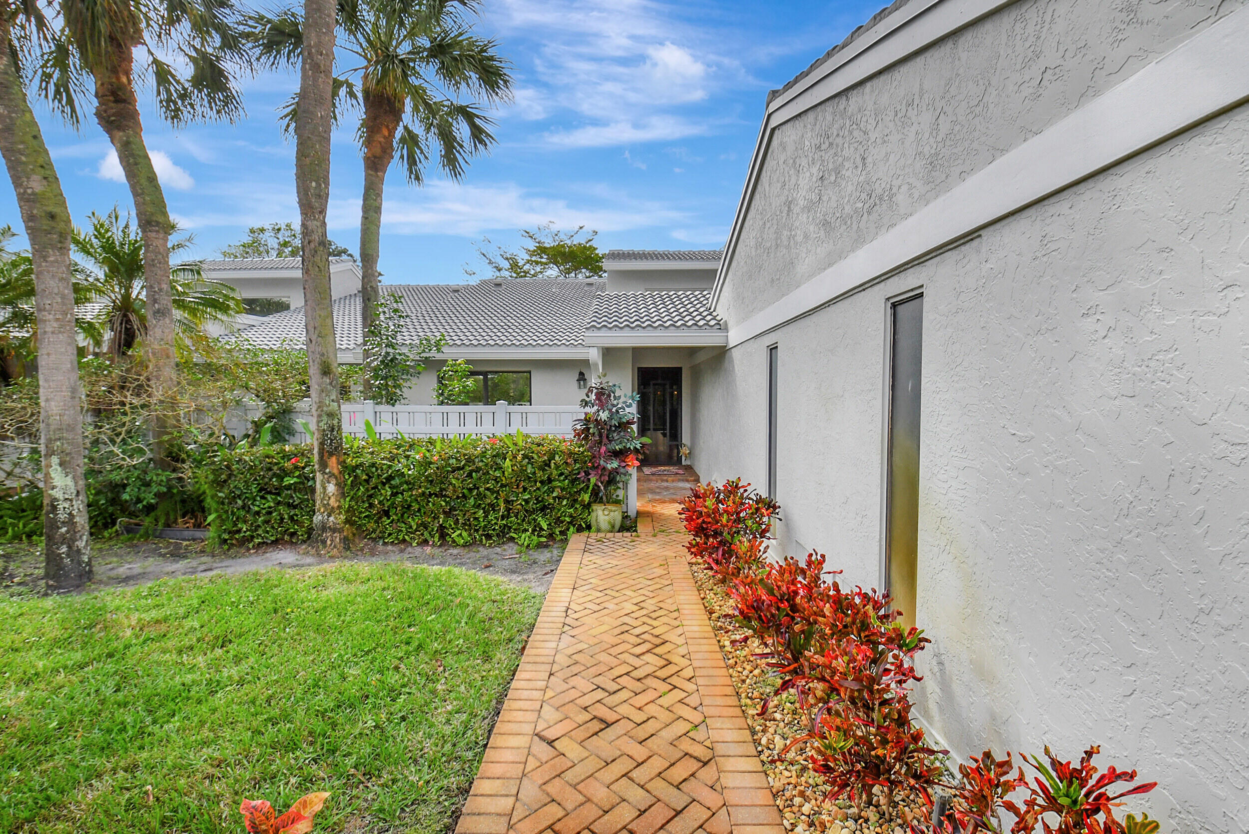 28 Eastgate Drive B