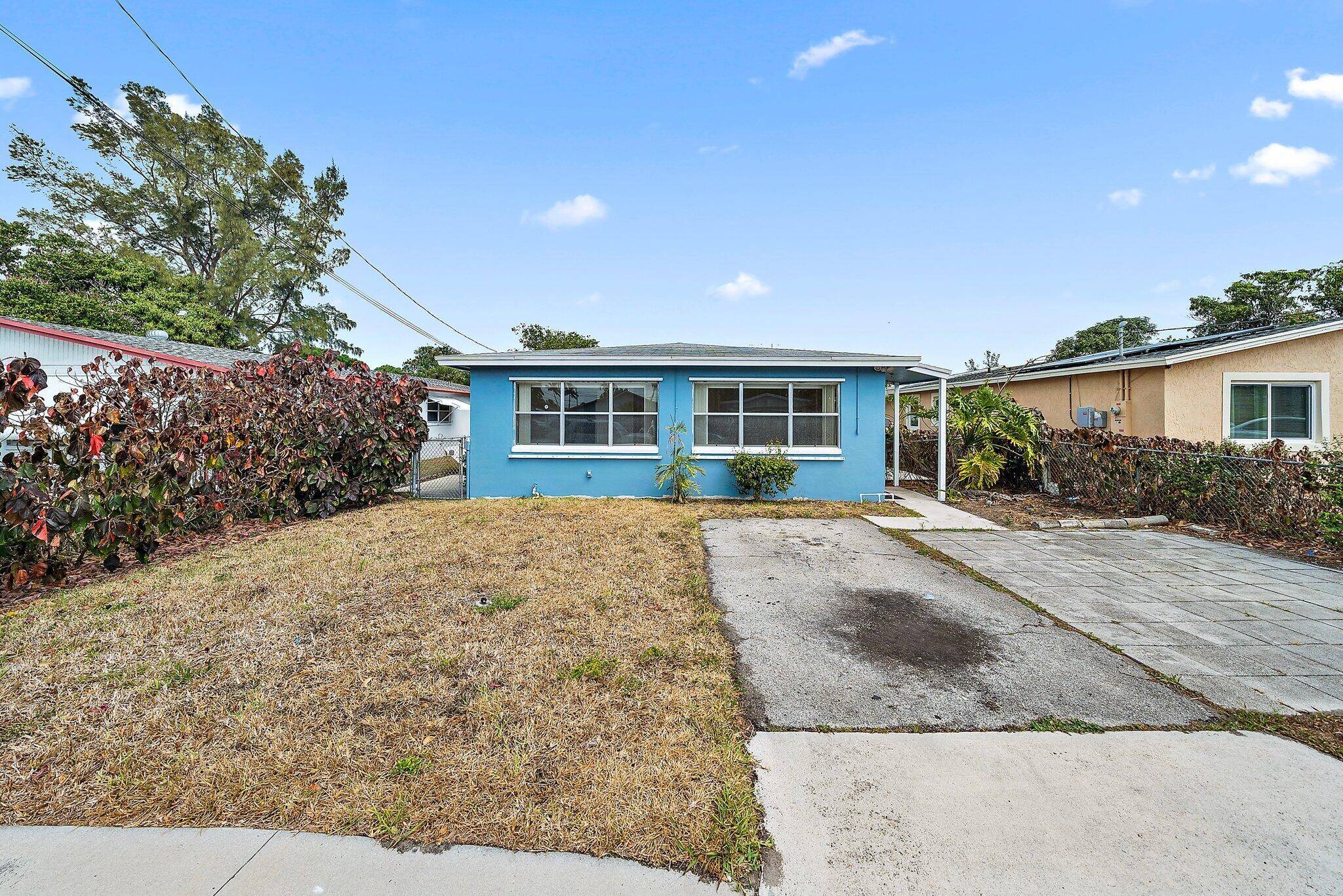 1658 W 10th Street