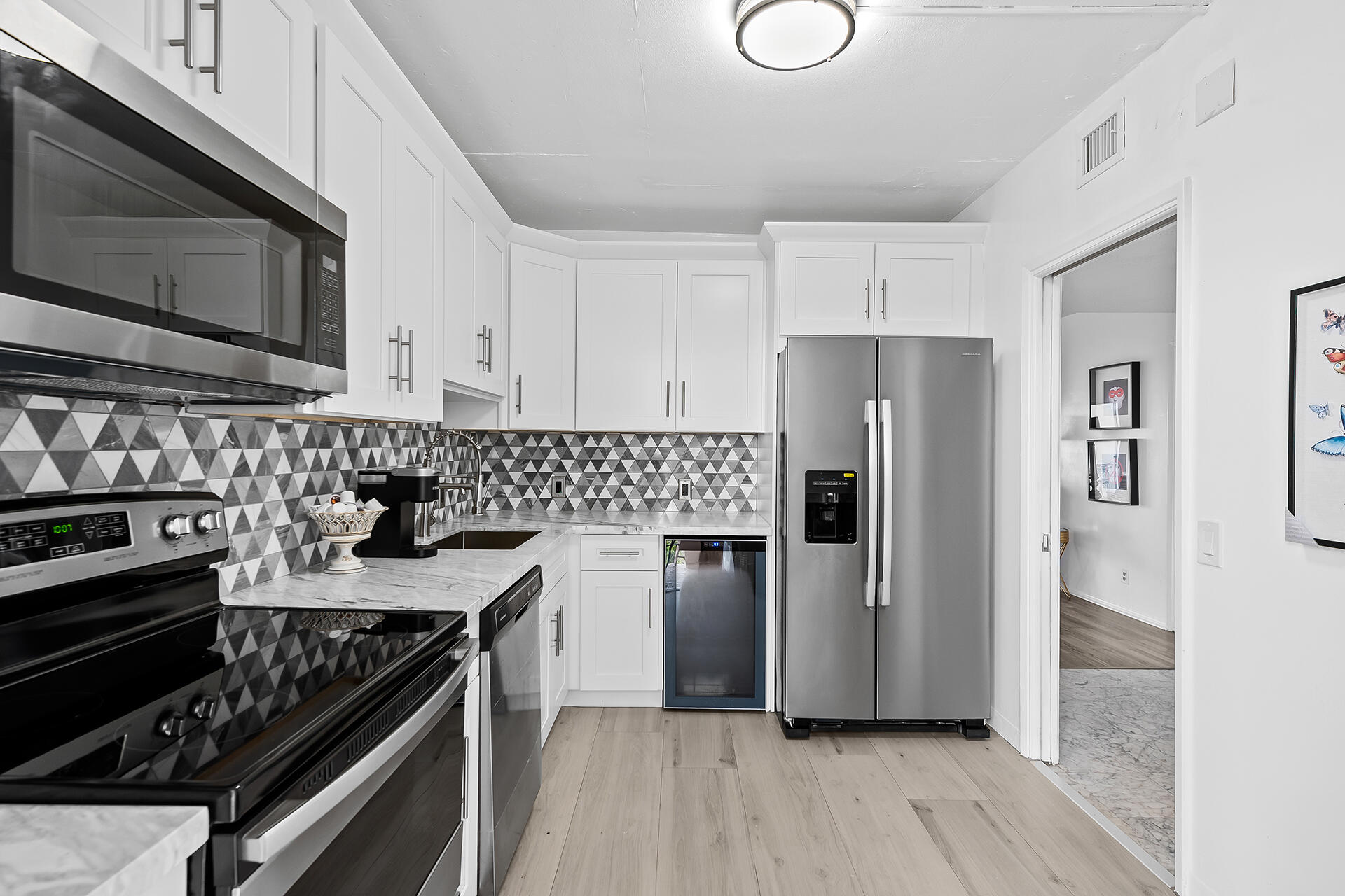 3200 N Palm Aire Drive Unit: 901