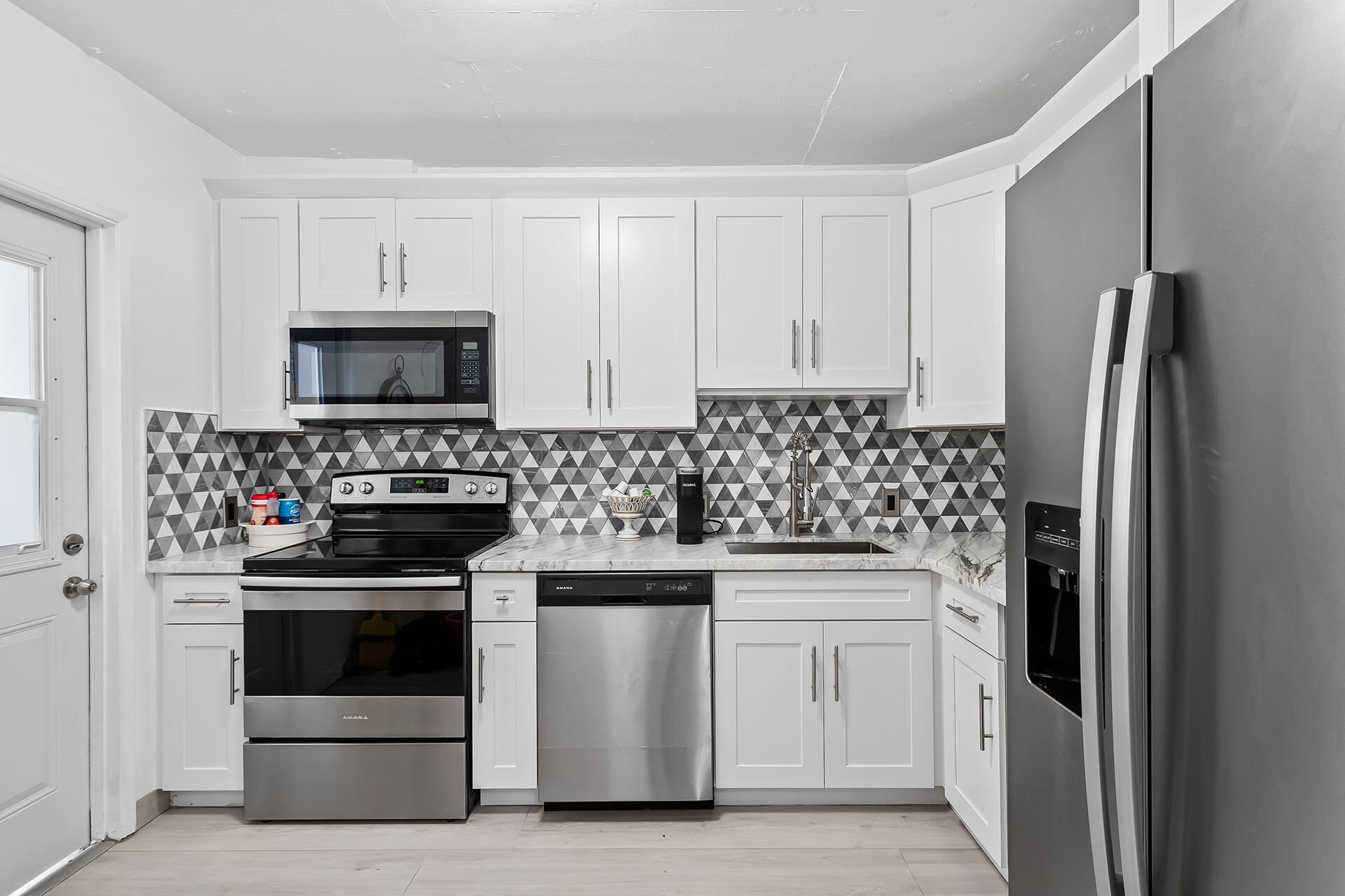 3200 N Palm Aire Drive Unit: 901