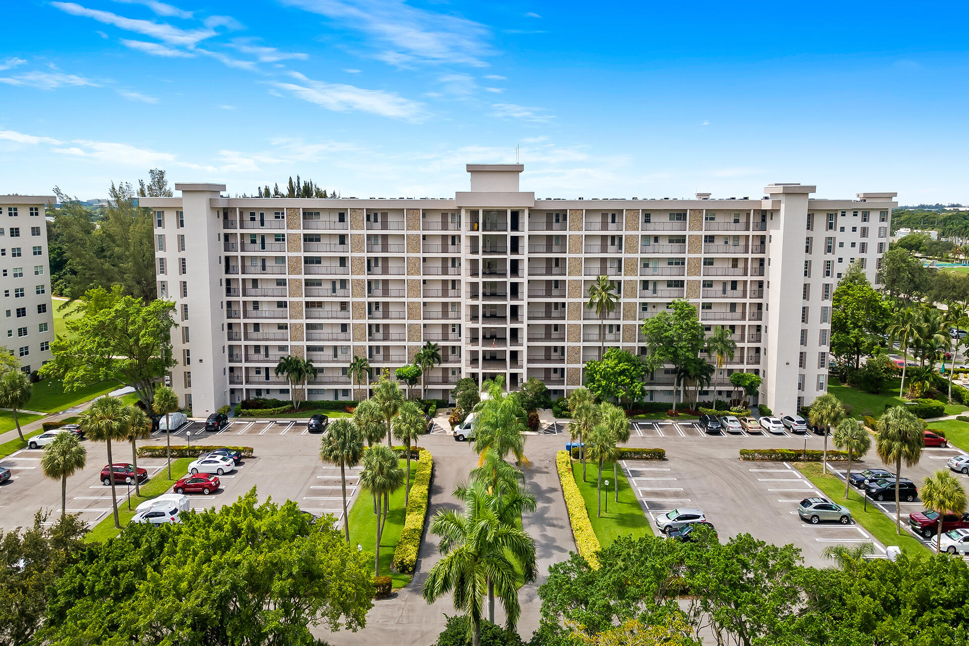 3200 N Palm Aire Drive Unit: 901