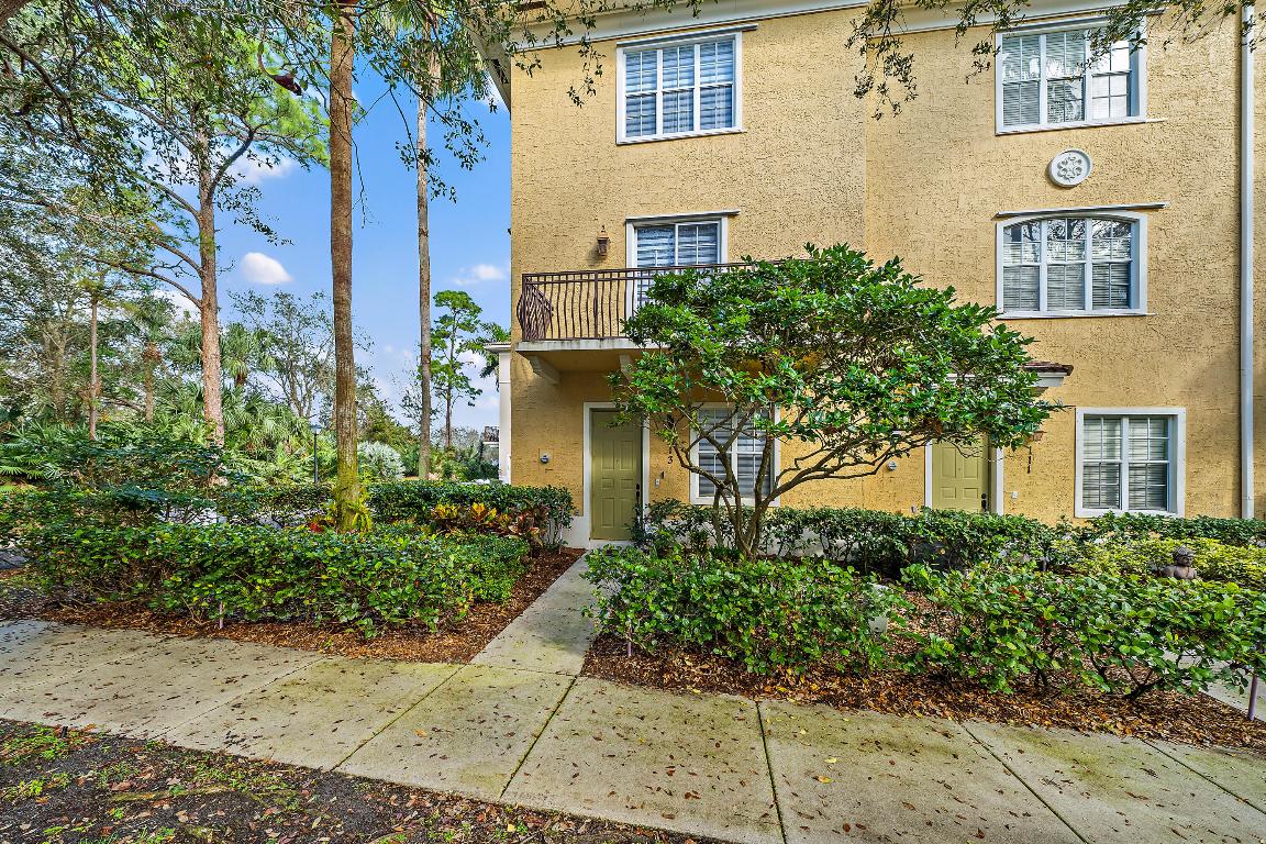 113 W Indian Crossing Circle