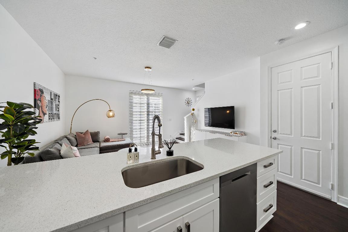 113 W Indian Crossing Circle