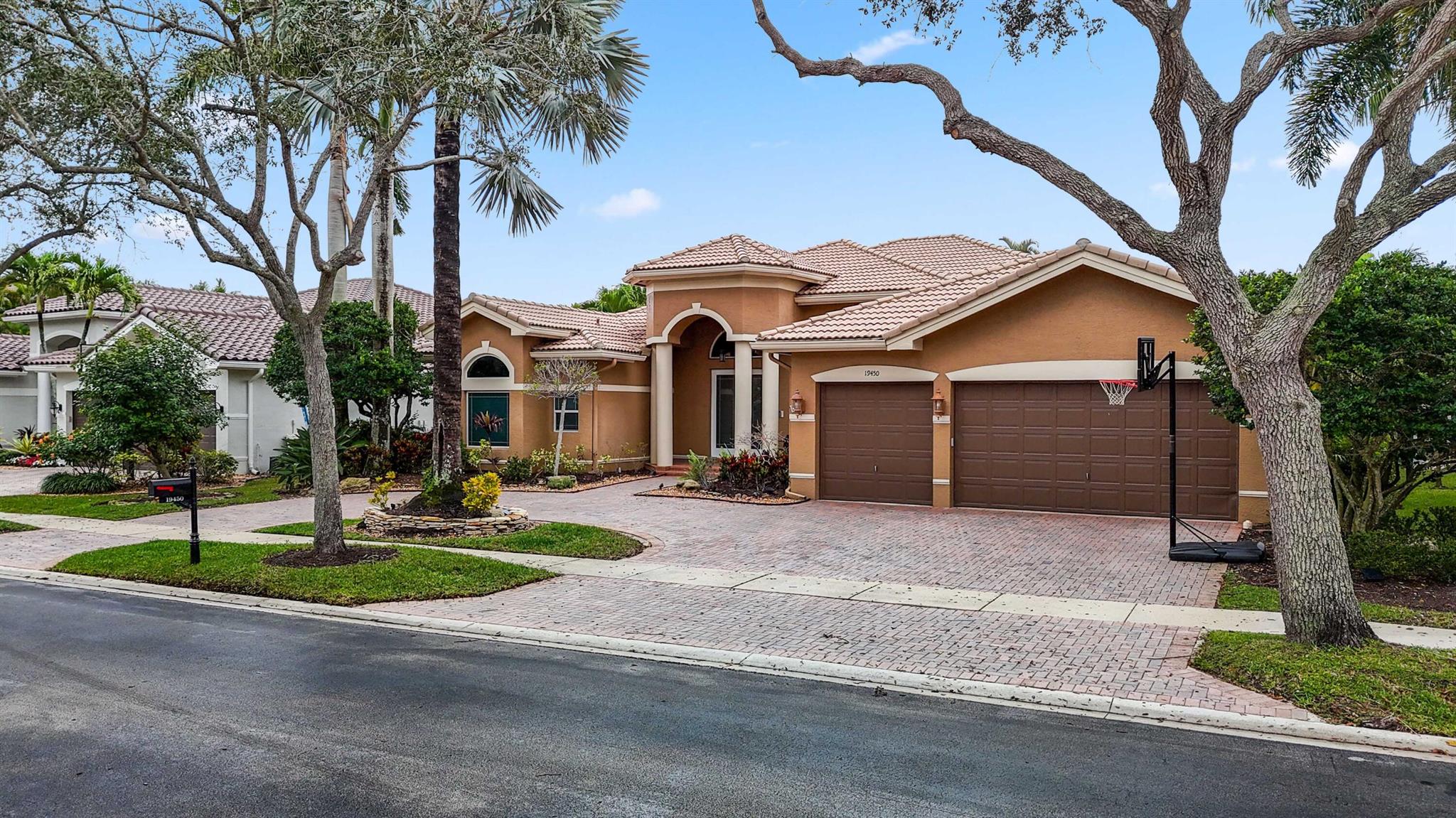 19450 Saturnia Lakes Drive