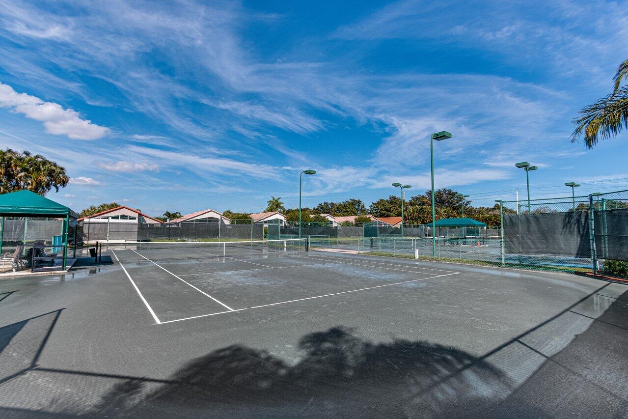 6821 Castlemaine Avenue