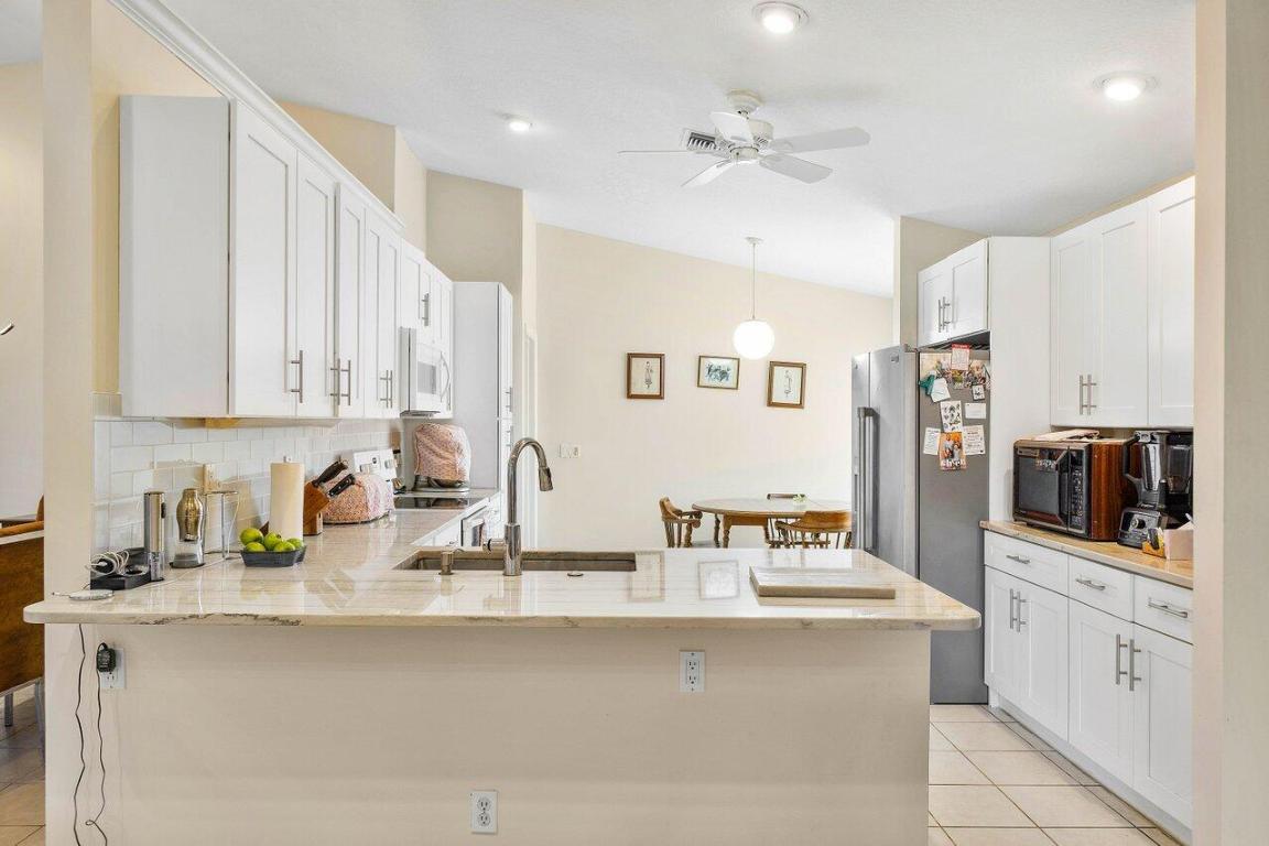 6821 Castlemaine Avenue