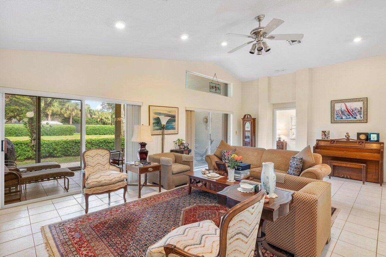 6821 Castlemaine Avenue