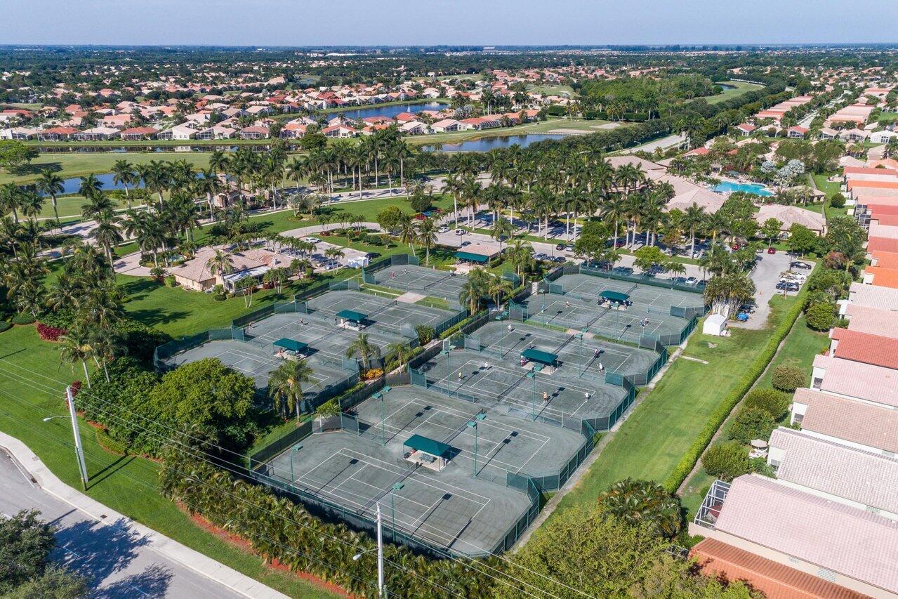 6821 Castlemaine Avenue