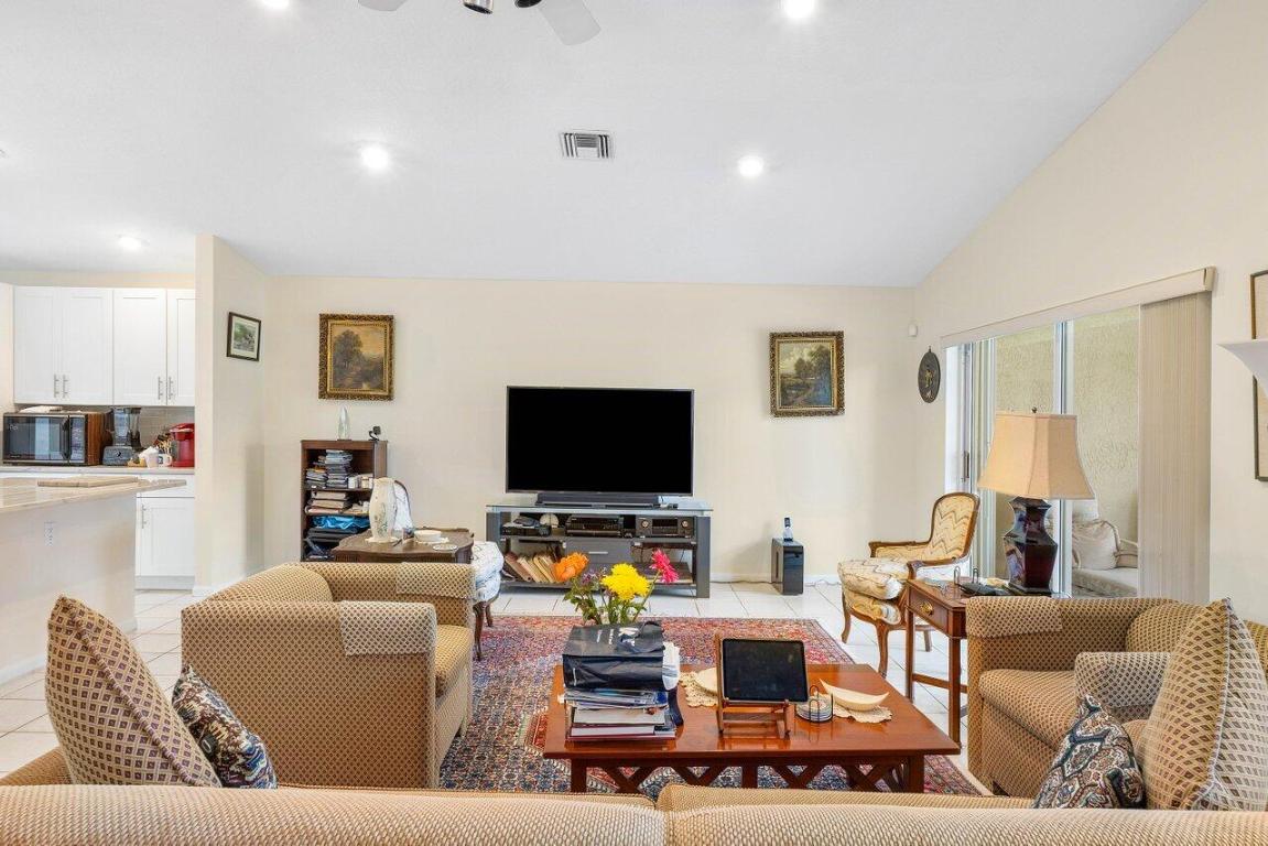 6821 Castlemaine Avenue