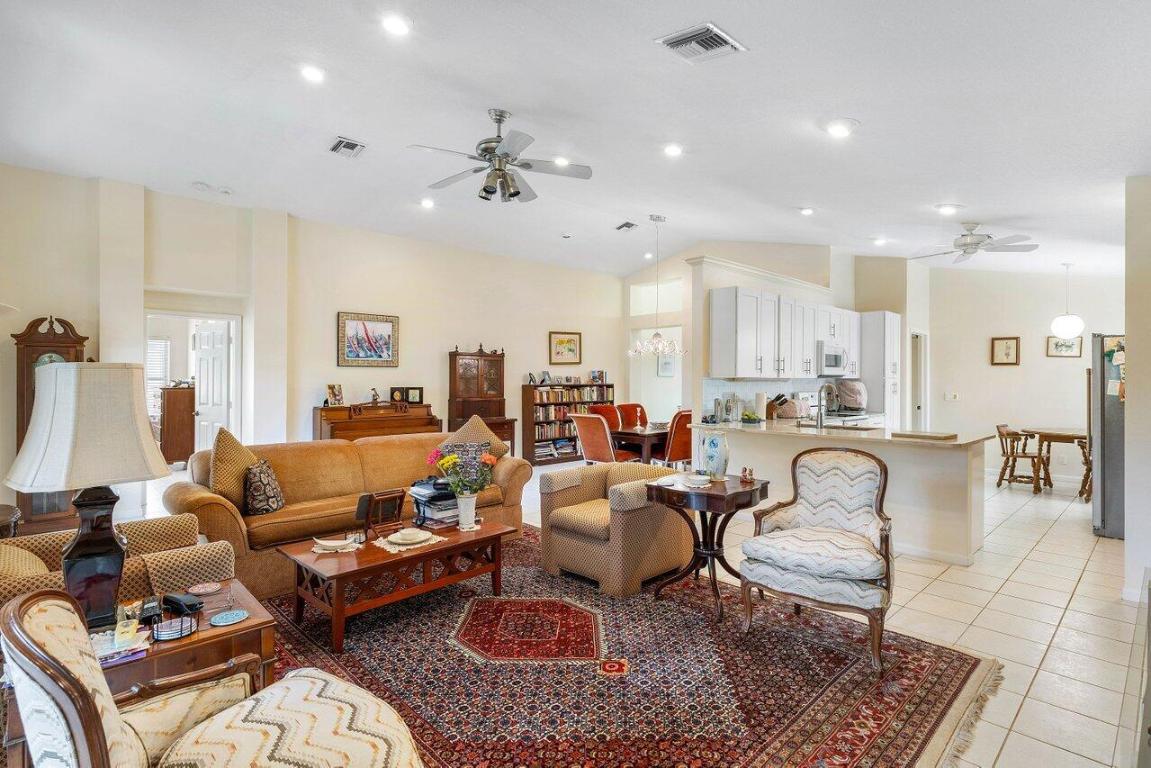 6821 Castlemaine Avenue