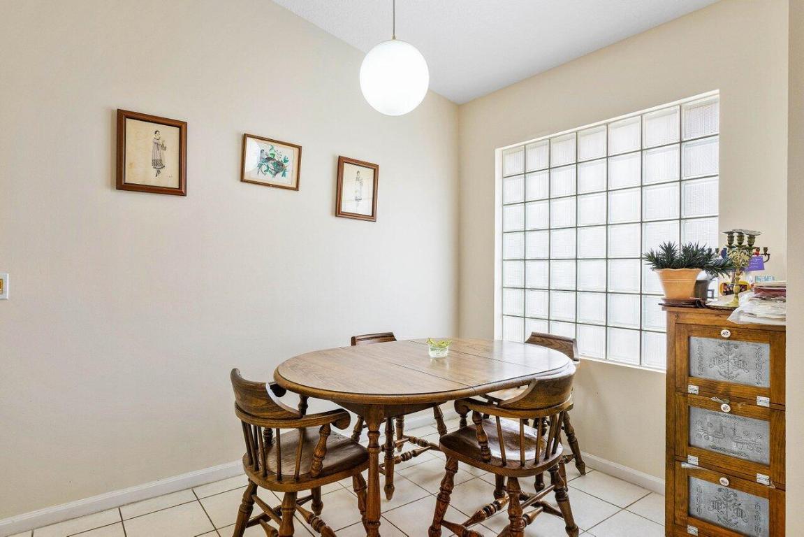 6821 Castlemaine Avenue