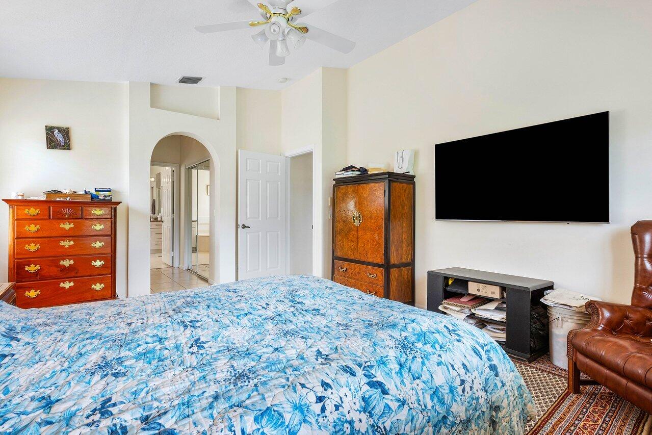 6821 Castlemaine Avenue