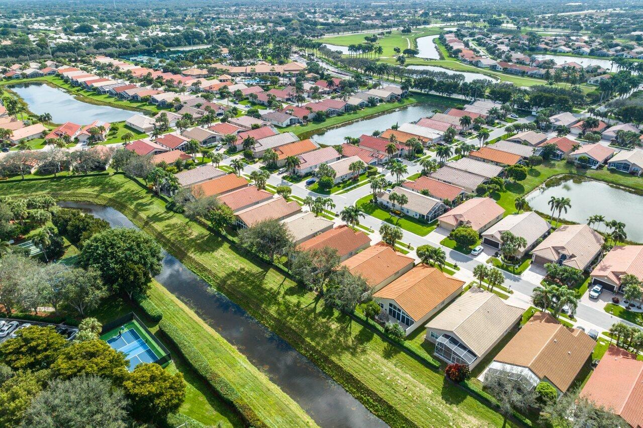 6821 Castlemaine Avenue