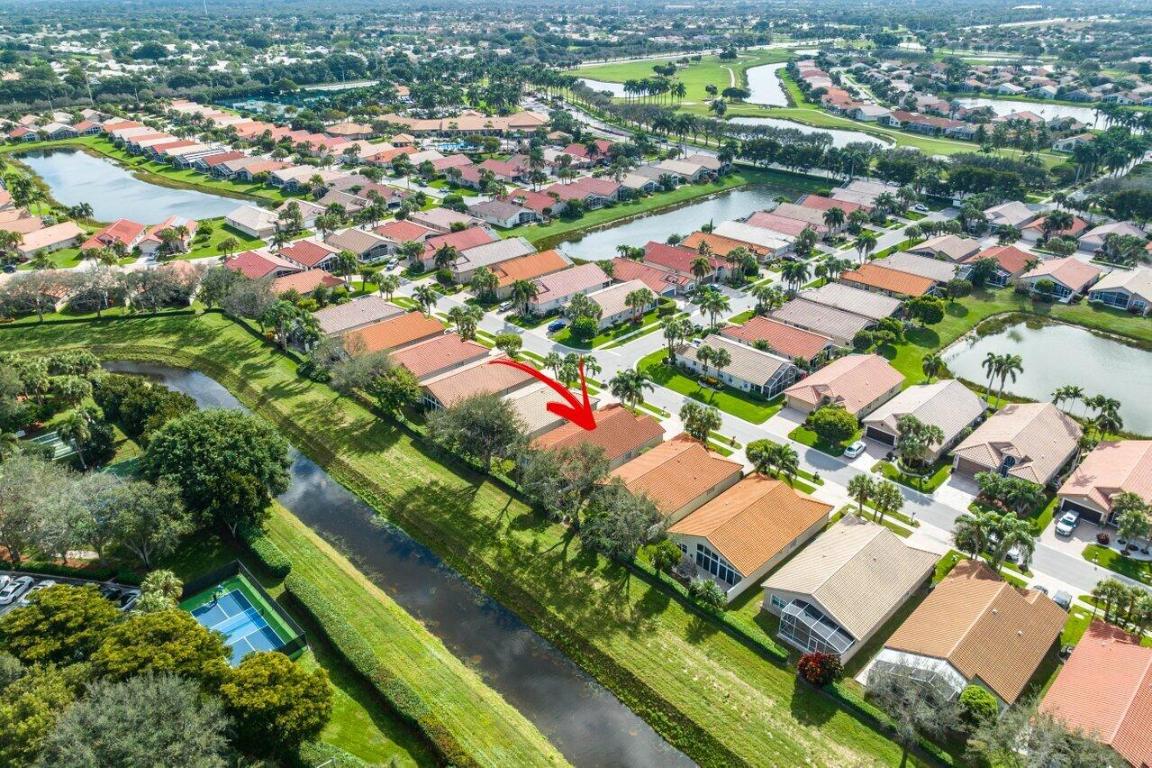 6821 Castlemaine Avenue