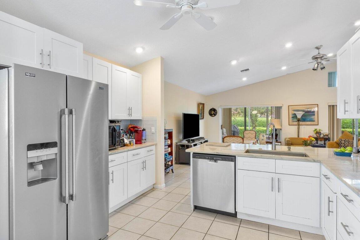 6821 Castlemaine Avenue