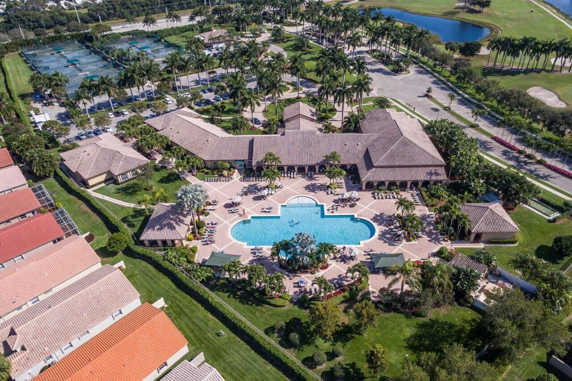 6821 Castlemaine Avenue