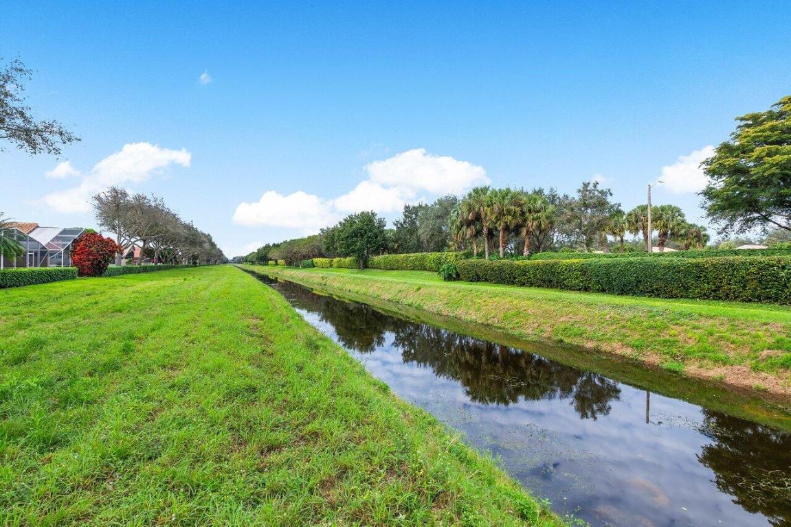 6821 Castlemaine Avenue