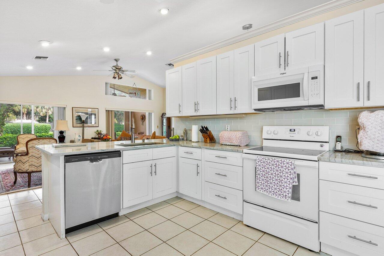 6821 Castlemaine Avenue