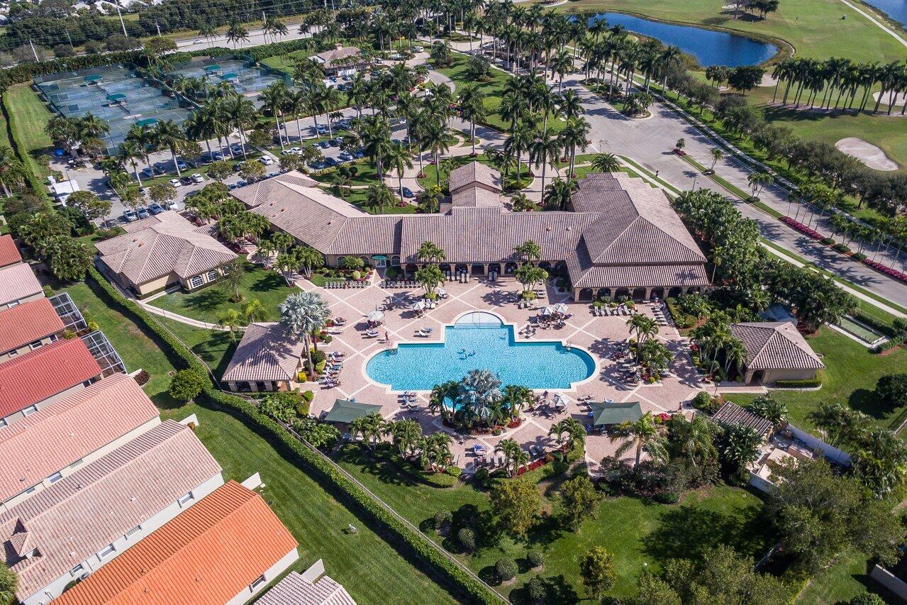 6821 Castlemaine Avenue