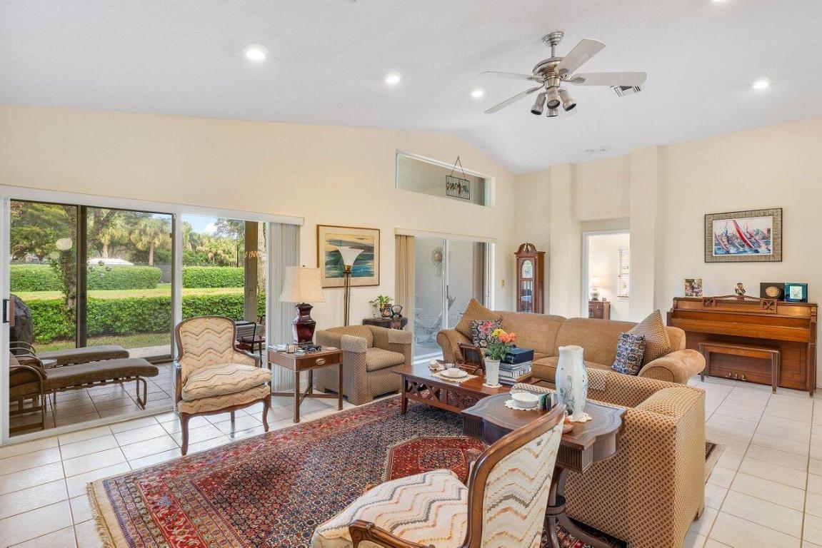 6821 Castlemaine Avenue