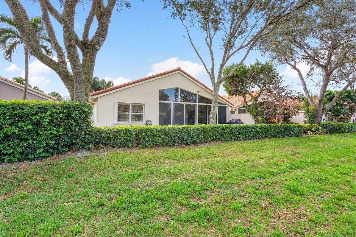 6821 Castlemaine Avenue