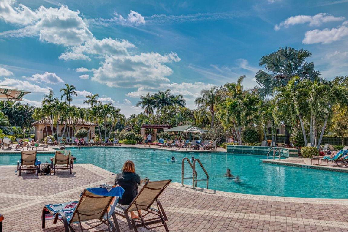 6821 Castlemaine Avenue