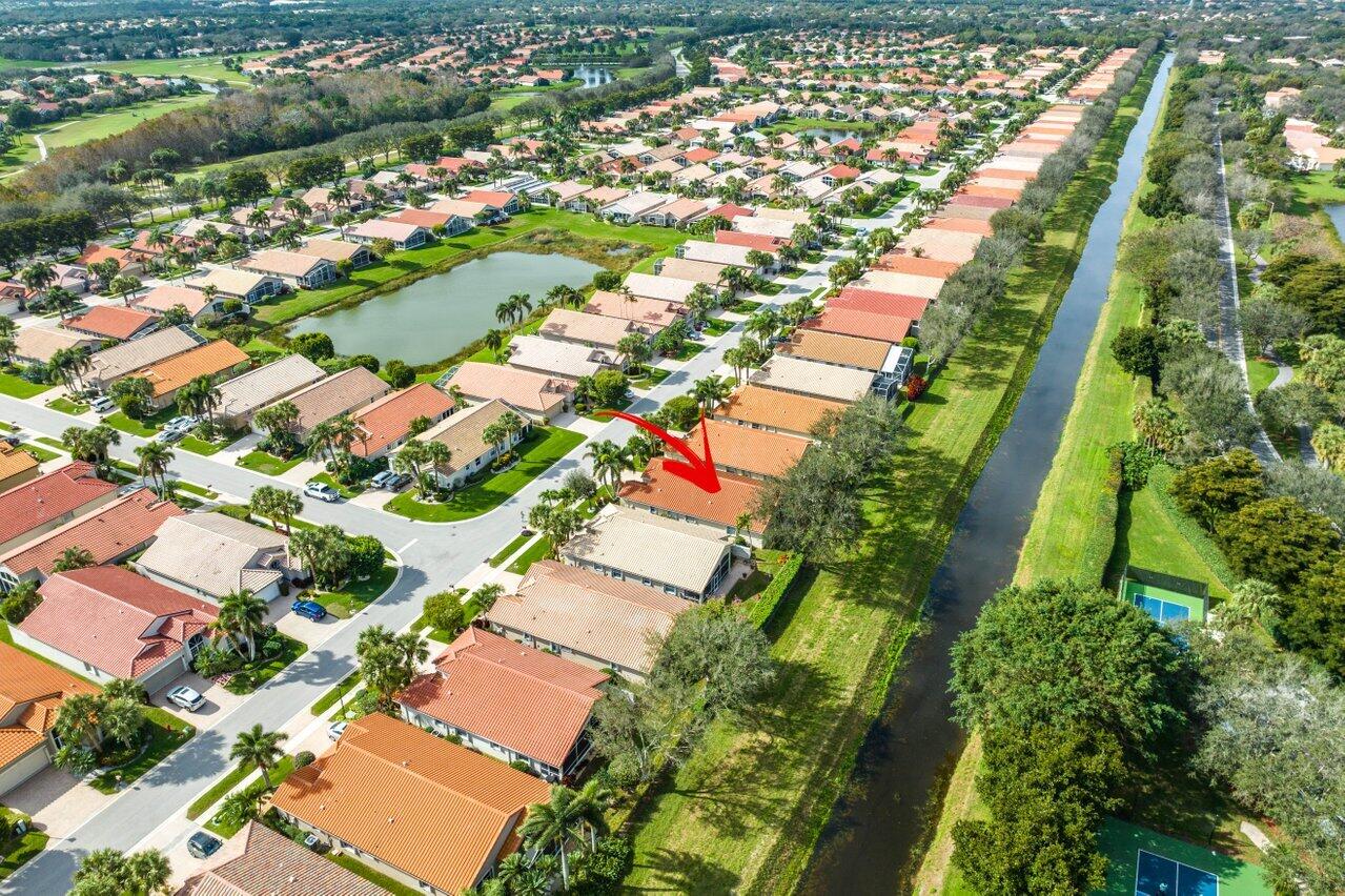 6821 Castlemaine Avenue