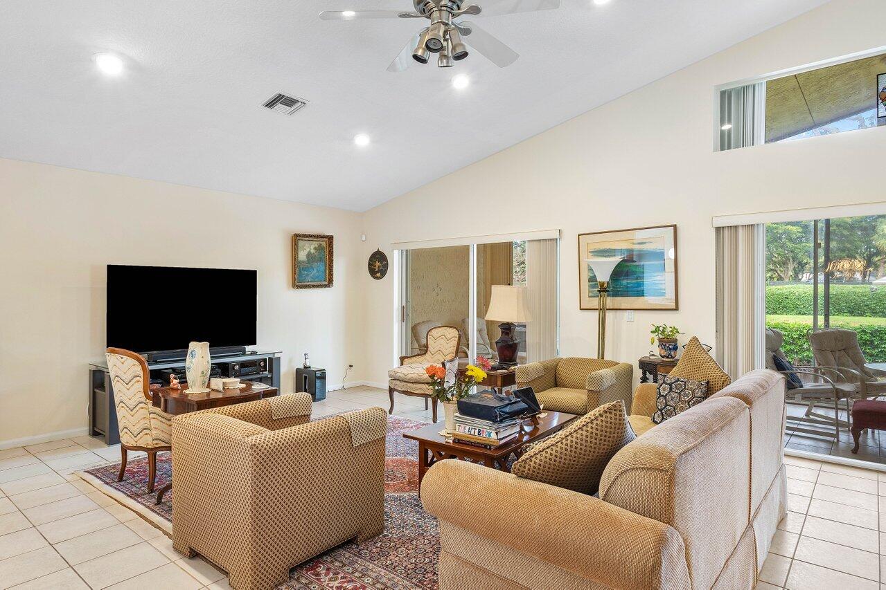 6821 Castlemaine Avenue