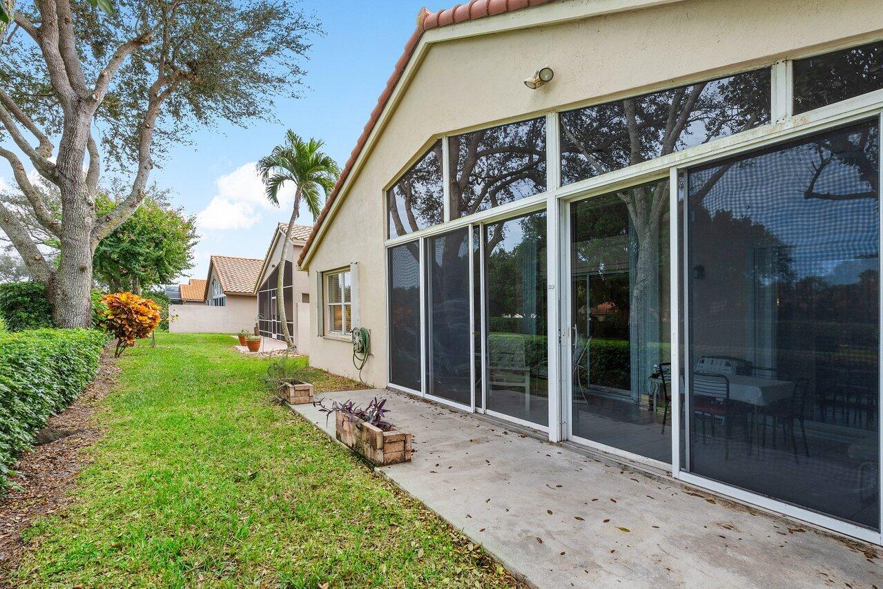 6821 Castlemaine Avenue